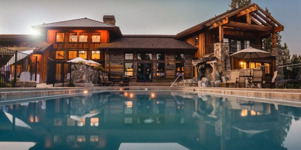 Luxury wooden house House with swimming pool